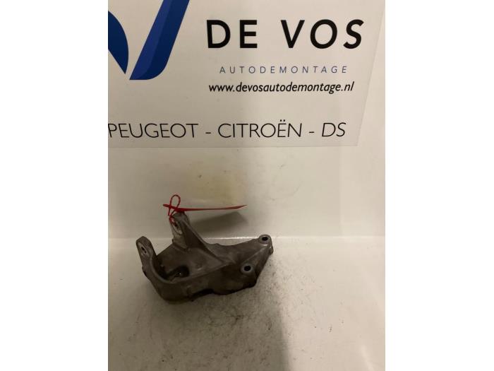 Usagé Support moteur Citroen C8 (EA/EB) 2.0 16V Prix € 25,00 Règlement à la marge proposé par De Vos Onderdelen
