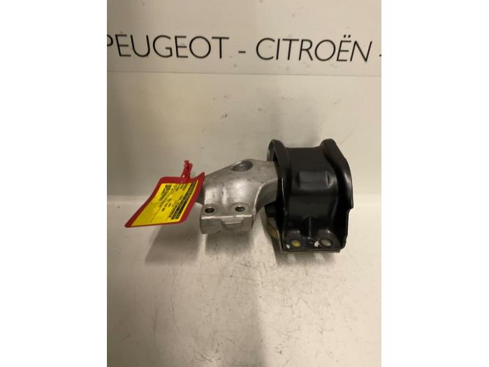 Used Engine mount Citroen C4 Picasso (UD/UE/UF) 2.0 HDiF 16V 135 Price € 35,00 Margin scheme offered by De Vos Onderdelen