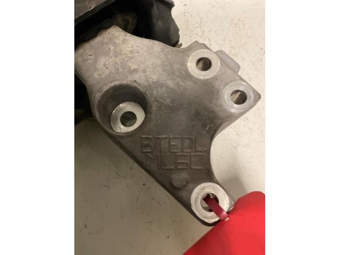 Used Engine mount Citroen C4 Picasso (UD/UE/UF) 2.0 HDiF 16V 135 Price € 35,00 Margin scheme offered by De Vos Onderdelen