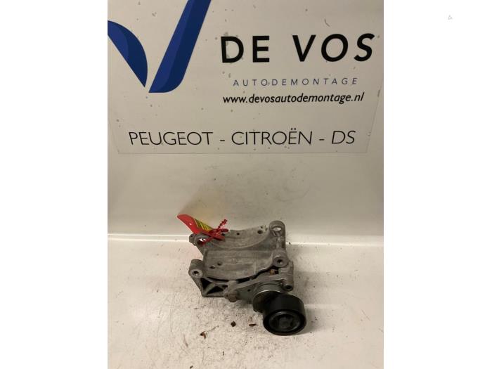 Usagé Support dynamo bas Citroen C4 Coupé (LA) 1.6 16V Prix € 25,00 Règlement à la marge proposé par De Vos Onderdelen