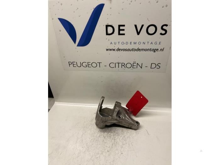 Used Engine mount Citroen C5 II Berline (RC) 2.0 HDiF 16V Price € 25,00 Margin scheme offered by De Vos Onderdelen