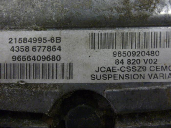 Ordinateur de suspension d'un Peugeot 607 (9D/U) 2.7 HDi V6 24V 2005
