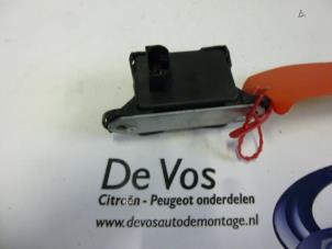 Usados Sensor regulador de estabilización Peugeot 207 Precio € 100,00 Norma de margen ofrecido por De Vos Autodemontagebedrijf