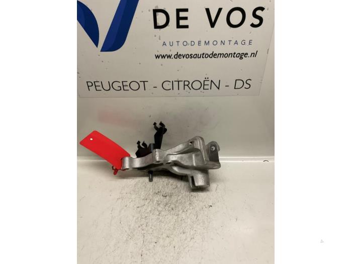 Used Engine mount Citroen C6 (TD) 2.2 HdiF 16V Price € 20,00 Margin scheme offered by De Vos Onderdelen
