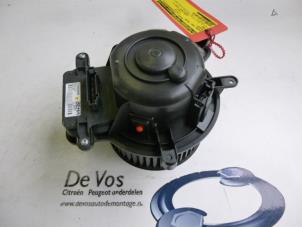 Used Heating and ventilation fan motor Peugeot 3008 I (0U/HU) 1.6 HDiF 16V Price € 100,00 Margin scheme offered by De Vos Autodemontagebedrijf