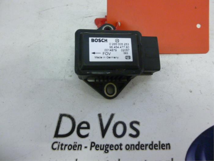 Anti-roll control sensor from a Peugeot 607 (9D/U) 2.2 HDi 16V FAP 2002
