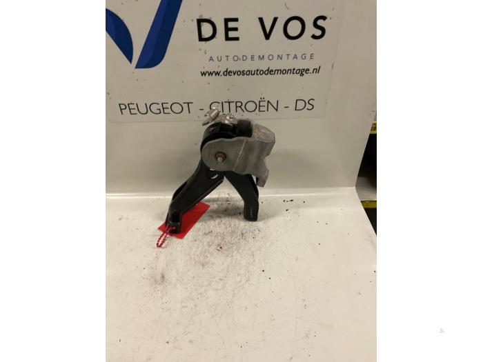 Used Engine mount Citroen C-Crosser Price € 25,00 Margin scheme offered by De Vos Onderdelen