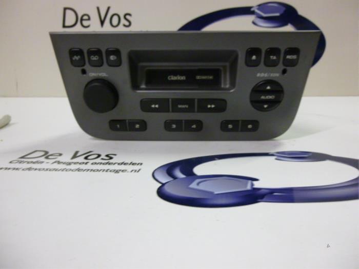 Radio/cassette player from a Peugeot 406 Break (8E/F) 2.0 HDi 110 2003