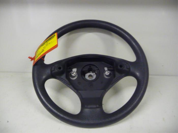 Steering wheel from a Peugeot 106 II 1.4 XN,XR,XT 2001