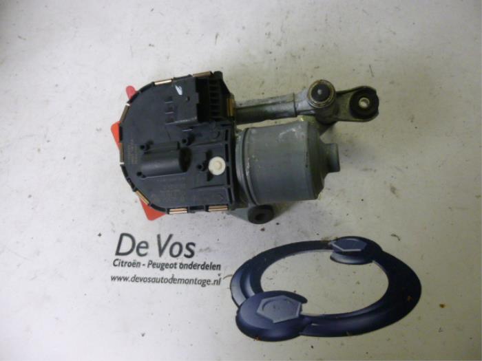 Front wiper motor from a Peugeot 407 2006