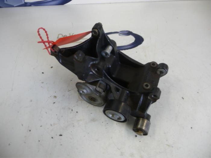 Usagé Support dynamo haut Citroen Xsara Prix € 35,00 Règlement à la marge proposé par De Vos Onderdelen