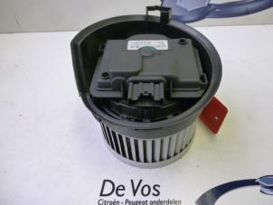 Usagé Moteur de ventilation chauffage Peugeot 407 (6D) 3.0 V6 24V VVT Prix € 55,00 Règlement à la marge proposé par De Vos Autodemontagebedrijf