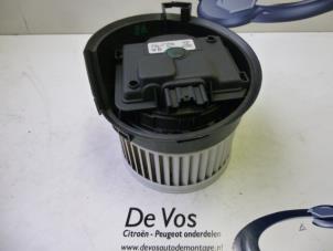 Usados Motor de ventilador de calefactor Peugeot 407 (6D) 2.0 HDiF 16V Precio € 55,00 Norma de margen ofrecido por De Vos Autodemontagebedrijf