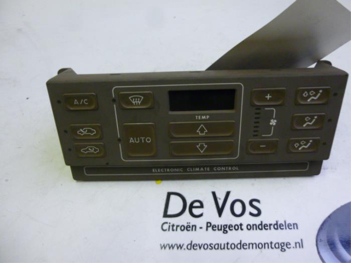 Heater control panel from a Peugeot 605 (6B) 3.0 SV 1994