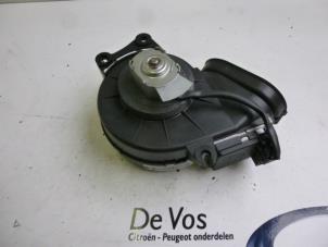 Used Heating and ventilation fan motor Peugeot 807 2.2 HDiF 16V Price € 45,00 Margin scheme offered by De Vos Autodemontagebedrijf