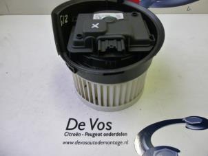 Usados Motor de ventilador de calefactor Peugeot 407 (6D) 2.2 16V Precio € 55,00 Norma de margen ofrecido por De Vos Autodemontagebedrijf
