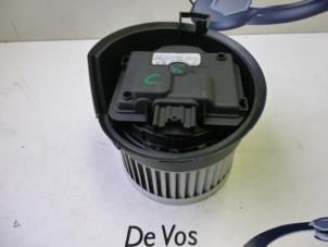 Usados Motor de ventilador de calefactor Peugeot 407 (6D) 1.6 HDi 16V Precio € 55,00 Norma de margen ofrecido por De Vos Autodemontagebedrijf