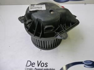 Usados Motor de ventilador de calefactor Peugeot 406 (8B) 2.0 HDi 110 Precio € 55,00 Norma de margen ofrecido por De Vos Autodemontagebedrijf