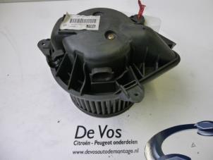 Usados Motor de ventilador de calefactor Peugeot 406 (8B) 2.0 HDi 90 Precio € 55,00 Norma de margen ofrecido por De Vos Autodemontagebedrijf