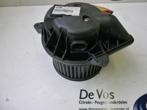 Usados Motor de ventilador de calefactor Peugeot 406 (8B) 2.0 16V ST,SV Precio € 55,00 Norma de margen ofrecido por De Vos Autodemontagebedrijf