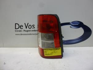 Używane Tylne swiatlo pozycyjne lewe Peugeot Partner 1.6 HDI 75 Cena € 35,00 Procedura marży oferowane przez De Vos Autodemontagebedrijf