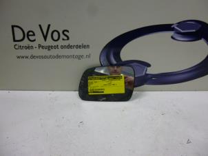 Używane Szyba lusterka lewego Peugeot 307 CC (3B) 2.0 16V Cena € 15,00 Procedura marży oferowane przez De Vos Autodemontagebedrijf