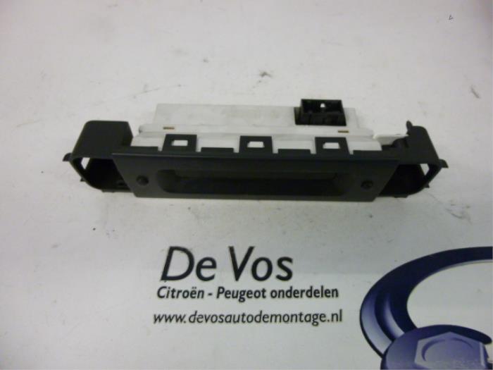 Begagnade Innerdisplay Peugeot 406 (8B) 1.8 S,SL,ST,STX 16V Pris € 45,00 Marginaltabell erbjuds av De Vos Onderdelen