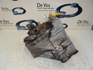Gebrauchte Getriebe Peugeot 107 1.0 12V Preis € 200,00 Margenregelung angeboten von De Vos Autodemontagebedrijf