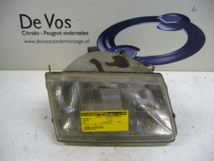 Używane Reflektor prawy Peugeot 309 II (3C/3A) 1.4 XE,XL,XR,GL,GR Cena € 35,00 Procedura marży oferowane przez De Vos Autodemontagebedrijf