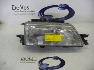 Używane Reflektor prawy Peugeot 605 (6B) 2.0 SRi Cena € 80,00 Procedura marży oferowane przez De Vos Autodemontagebedrijf