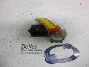 Używane Silnik wycieraczek przednich Peugeot 106 I 1.0i Cena € 45,00 Procedura marży oferowane przez De Vos Autodemontagebedrijf