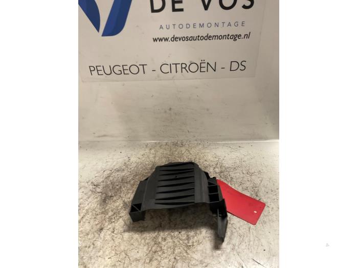 Usagé Couvercle de distribution Citroen C3 (FC/FL/FT) 1.4 Prix € 15,00 Règlement à la marge proposé par De Vos Onderdelen