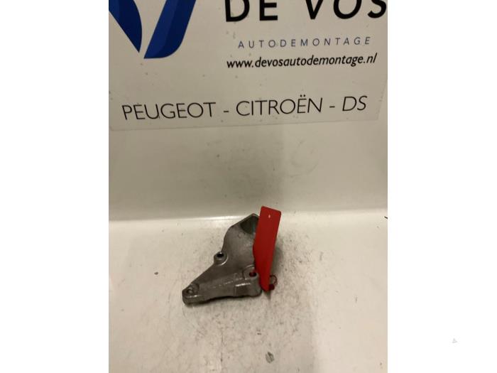 Usagé Support moteur Peugeot Partner 2.0 HDI Prix € 25,00 Règlement à la marge proposé par De Vos Onderdelen