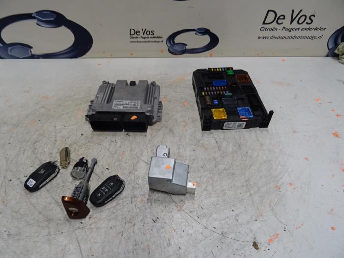 Used Engine management computer Peugeot 3008 Price € 350,00 Margin scheme offered by De Vos Onderdelen