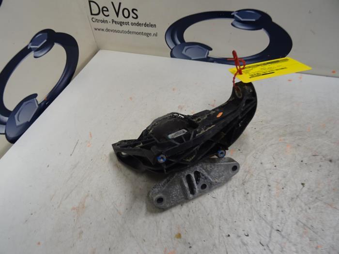 Used Engine mount Peugeot 3008 Price € 80,00 Margin scheme offered by De Vos Onderdelen