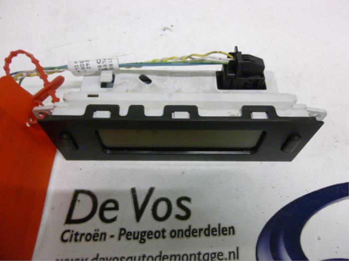 Begagnade Innerdisplay Citroen C8 (EA/EB) 2.0 HDiF 16V Pris € 70,00 Marginaltabell erbjuds av De Vos Onderdelen