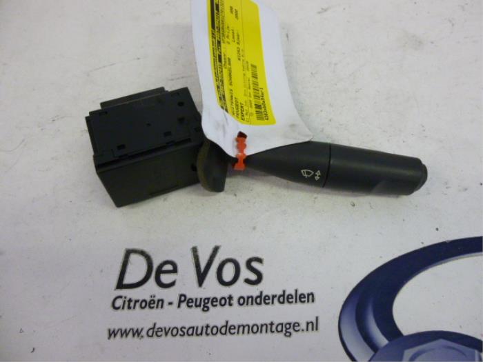 Interruptor de limpiaparabrisas de un Peugeot Expert (222/224) 2.0 HDi 90 2000