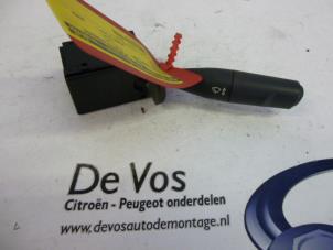 Usados Interruptor de limpiaparabrisas Peugeot Expert (222/224) 1.9D Precio € 25,00 Norma de margen ofrecido por De Vos Autodemontagebedrijf