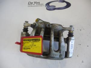 Used Front brake calliper, right Peugeot 607 (9D/U) 2.0 HDiF 16V Price € 80,00 Margin scheme offered by De Vos Autodemontagebedrijf