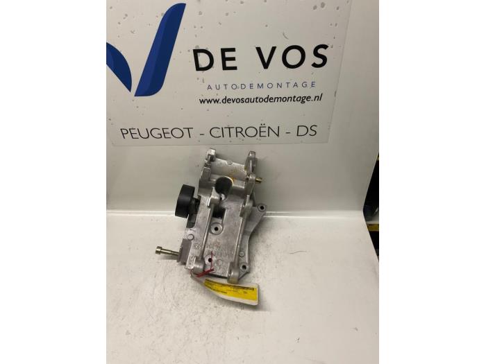 Usagé Support dynamo haut Citroen C5 I Berline (DC) 2.0 HDi 110 Prix € 35,00 Règlement à la marge proposé par De Vos Onderdelen