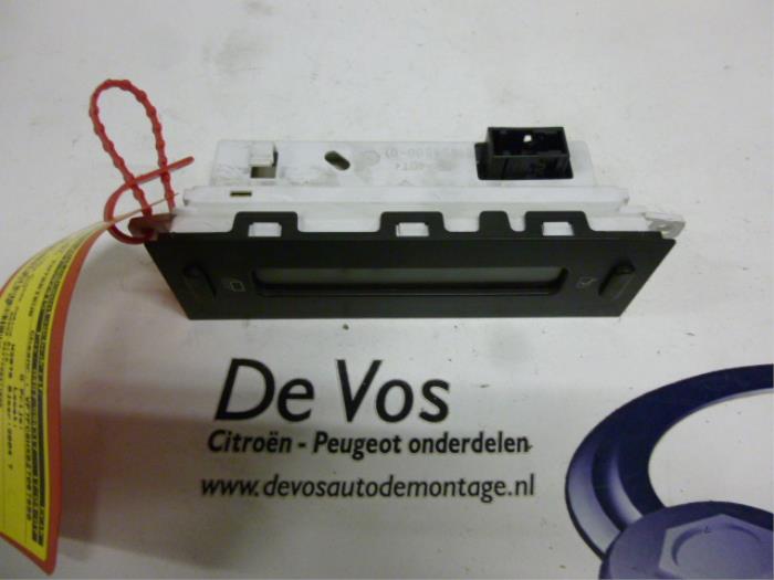 Begagnade Innerdisplay Citroen C3 (FC/FL/FT) 1.4 HDi Pris € 35,00 Marginaltabell erbjuds av De Vos Onderdelen