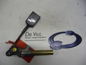 Usagé Tendeur de ceinture droit Peugeot 406 (8B) 1.8 16V Prix € 45,00 Règlement à la marge proposé par De Vos Autodemontagebedrijf