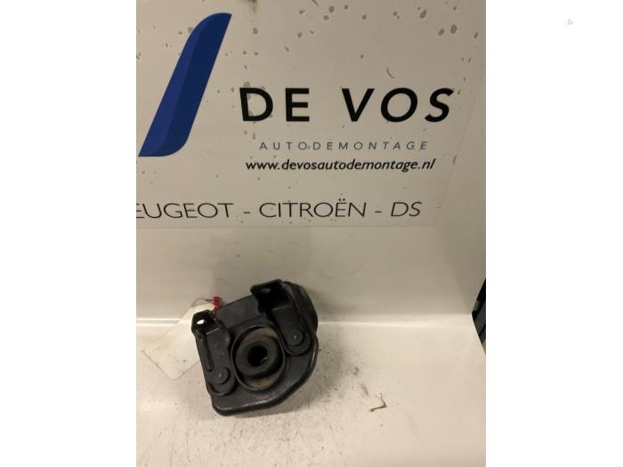 Usagé Support moteur Peugeot 605 (6B) 2.1 SLdt,SRdt,SVdt,Autom.12V Prix € 25,00 Règlement à la marge proposé par De Vos Onderdelen
