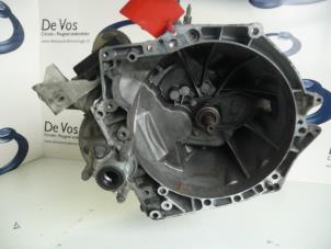 Używane Skrzynia biegów Peugeot 206 (2A/C/H/J/S) 1.6 HDI 16V FAP Cena € 550,00 Procedura marży oferowane przez De Vos Autodemontagebedrijf