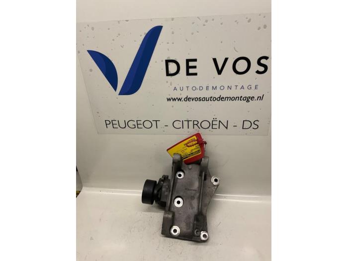 Usagé Support dynamo haut Peugeot 307 (3A/C/D) 2.0 HDi 90 Prix € 45,00 Règlement à la marge proposé par De Vos Onderdelen