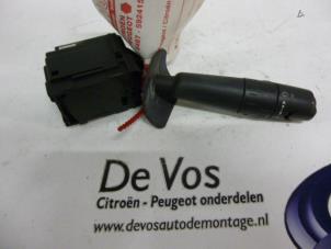 Używane Przelacznik wycieraczki Peugeot 605 (6B) 2.1 TD 12V Cena € 35,00 Procedura marży oferowane przez De Vos Autodemontagebedrijf