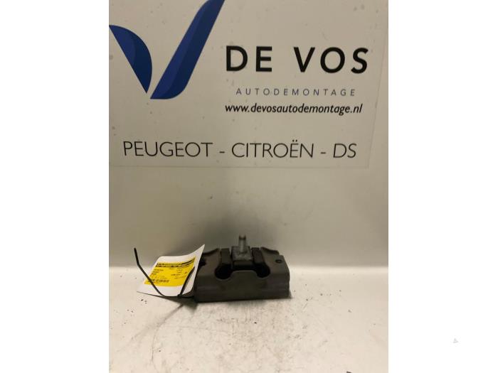 Usagé Support moteur Peugeot Boxer (230P) 1.9D Prix € 25,00 Règlement à la marge proposé par De Vos Onderdelen