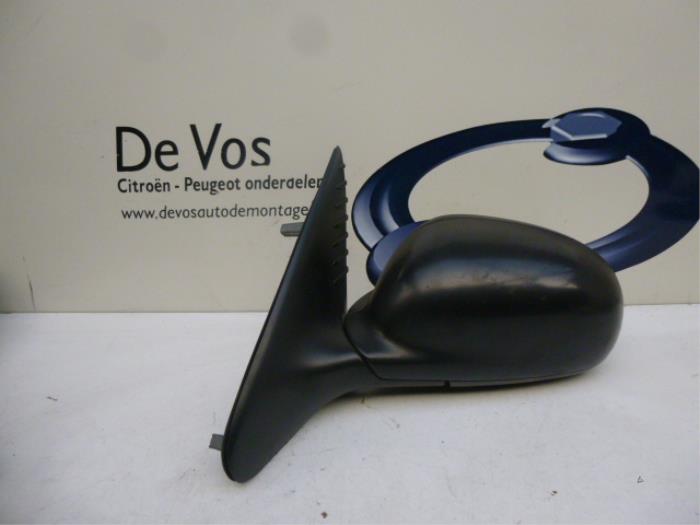 Wing mirror, left from a Peugeot 406 (8B) 1.8 16V 1996