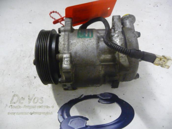 Usagé Pompe clim Peugeot 306 (7B) 1.4 SL,SR Prix € 115,00 Règlement à la marge proposé par De Vos Onderdelen