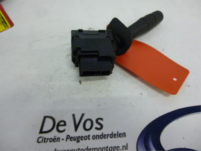 Wiper switch from a Peugeot 607 (9D/U) 2.2 HDi 16V FAP 2003
